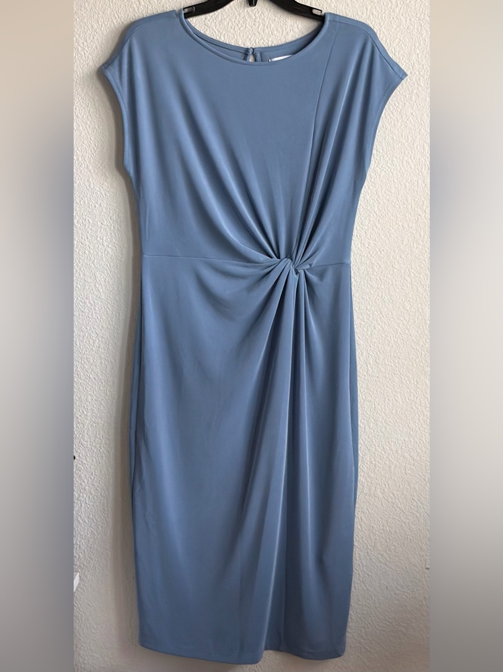 Blue Twist Front Midi Dress
Size Small - Picture 3 of 9